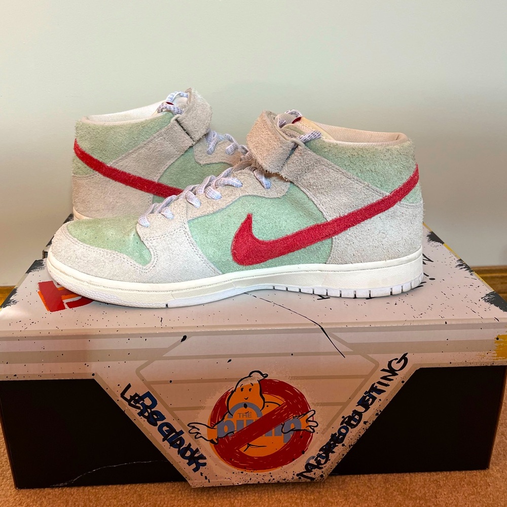 Suede Nike SB Dunk Mid ‘White Widow’